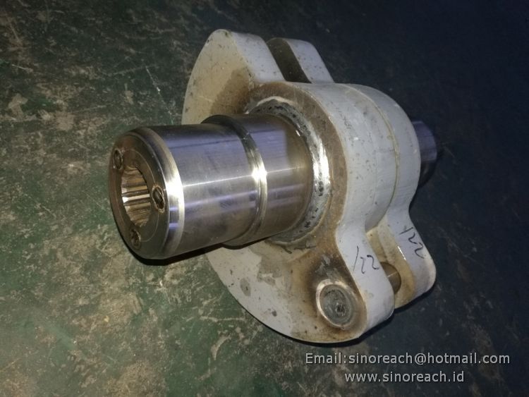 228300484 XS122.02.1.3 Right eccentric shaft for XCMG SPARE